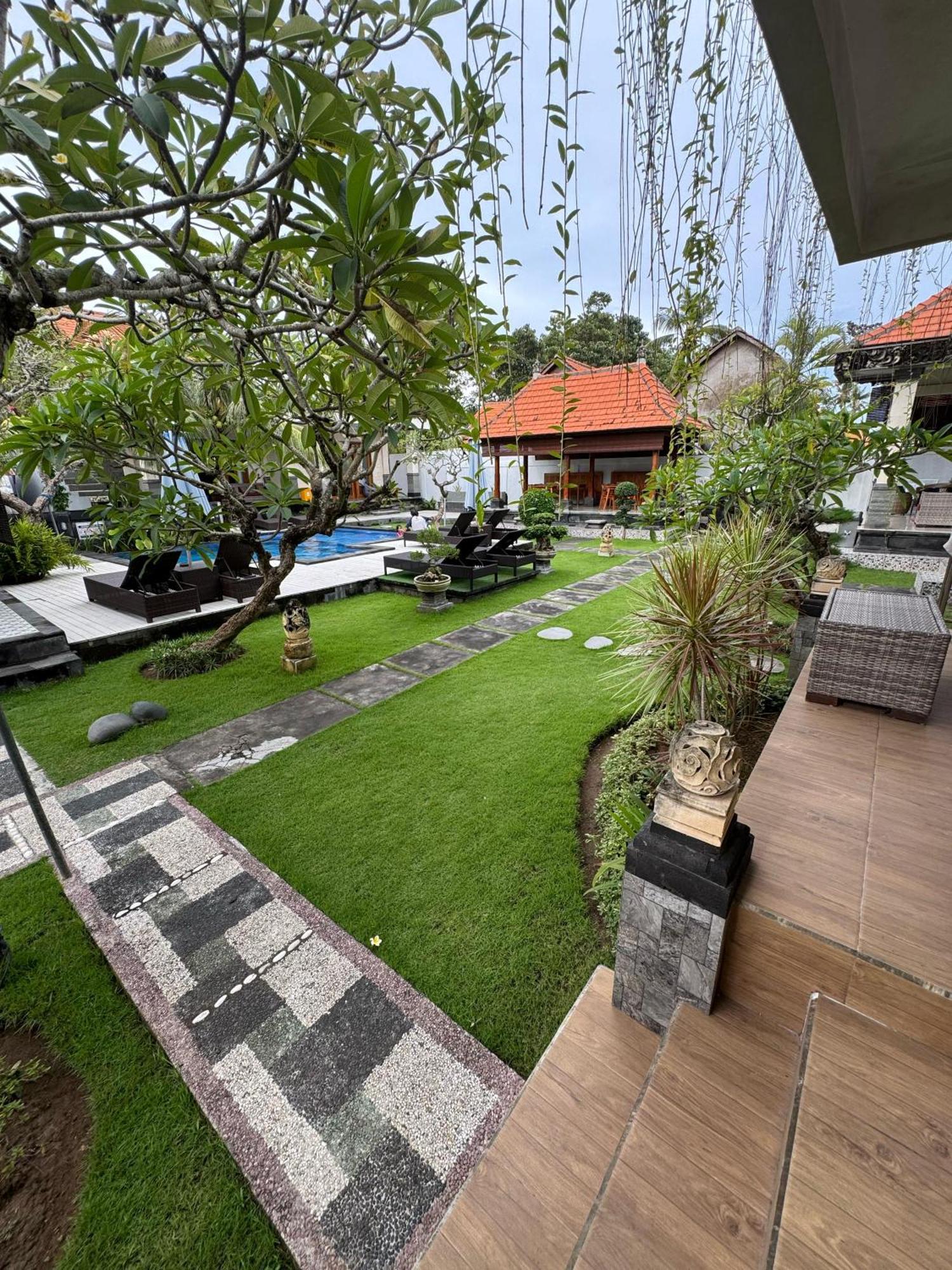 Gus Mank Stay Batununggul Bagian luar foto